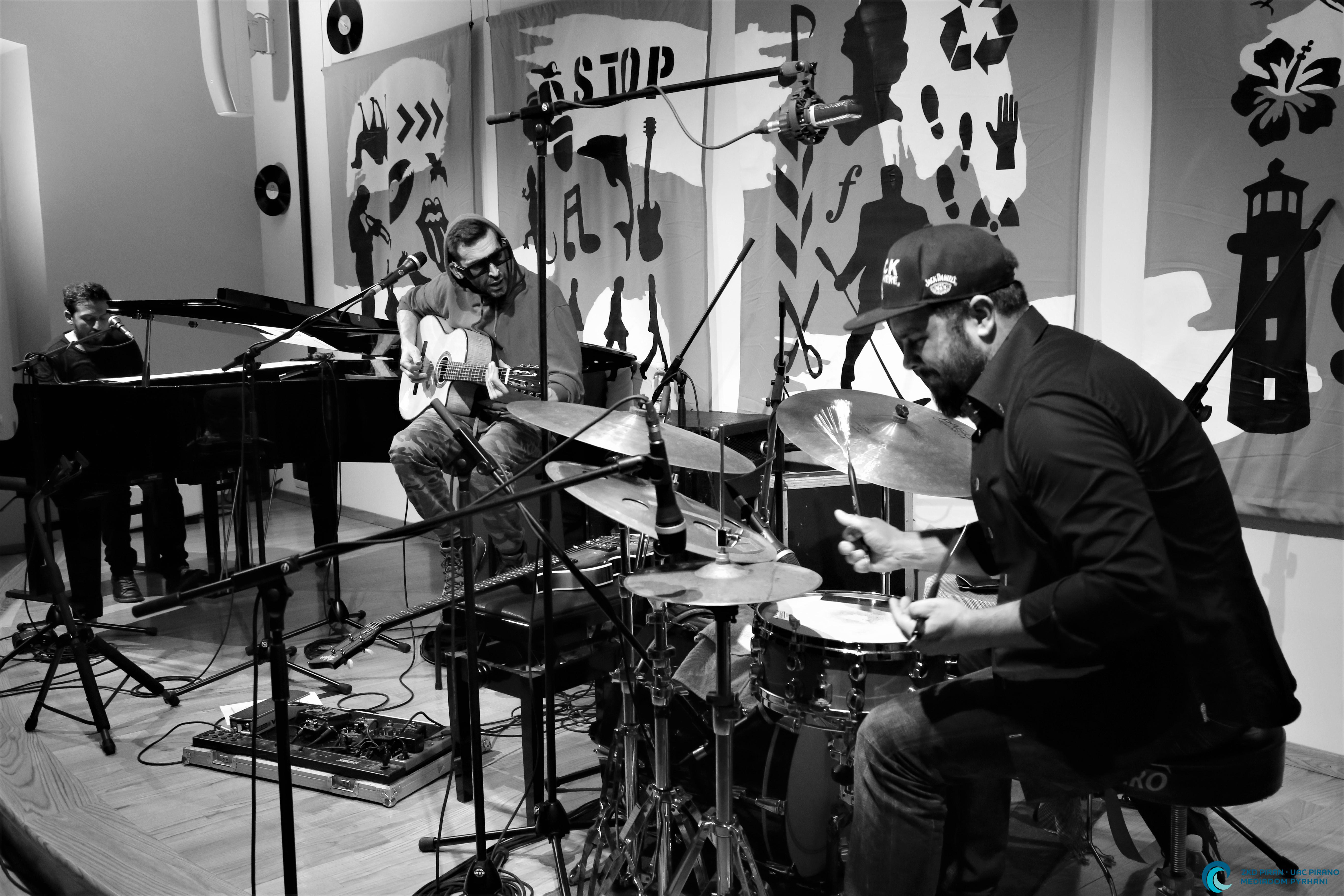 FOTO: Nas 3 @ Unplugged at Mediadom 18.11.2019