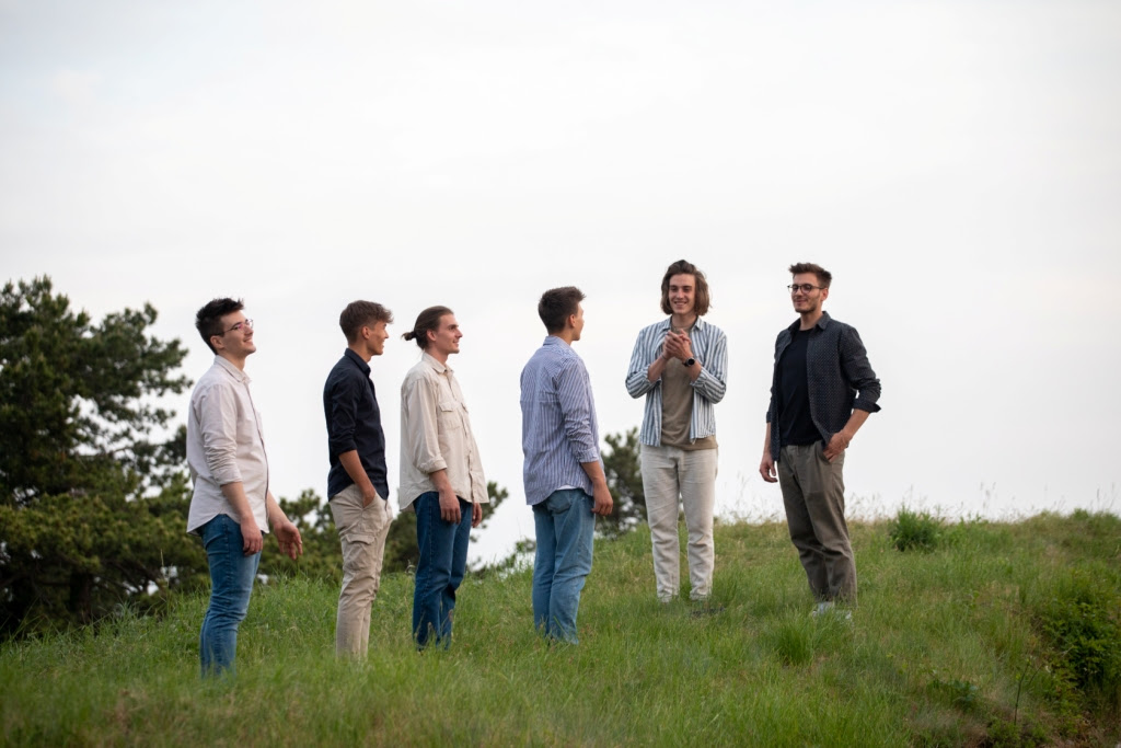 Žavbi Brothers: En band, šest bratov, osem skladb in prvi album ‘Mali raj’