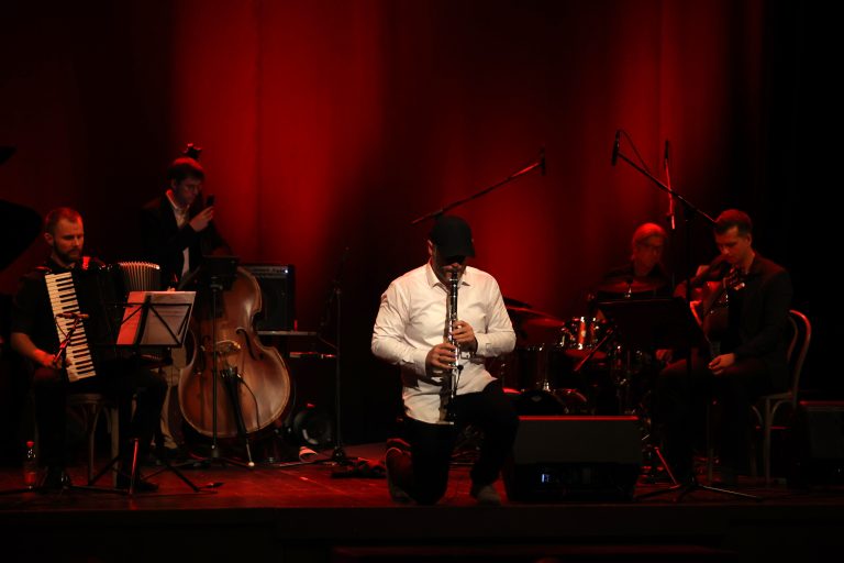 FOTO: Goran Bojčevski & Balkan Nuevo Acoustic @ Gledališče Tartini Piran, 7.11.2025